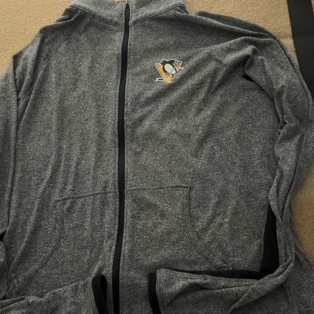 Women’s Penguins zip up jacket